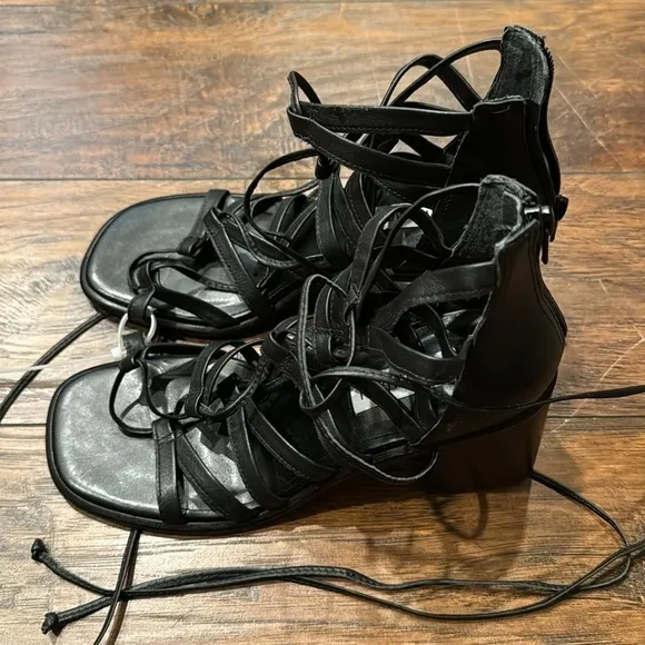 NEW! Steve Madden Black Leather Cherri Strappy Sandal - Size 7
