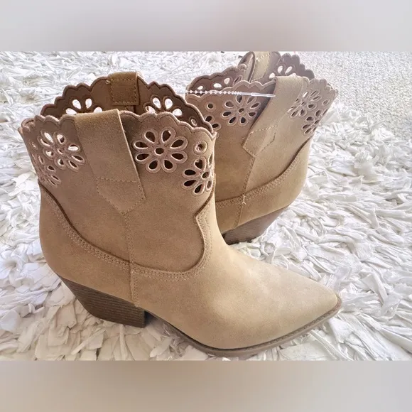 New Tan ankle boots size 6
