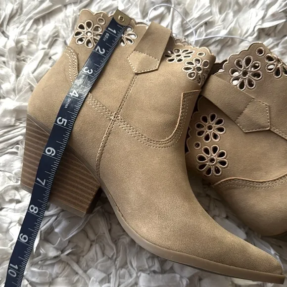 New Tan ankle boots size 6