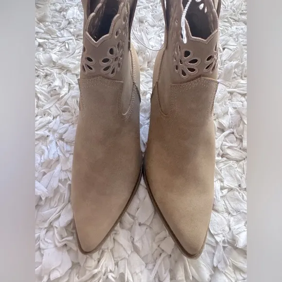 New Tan ankle boots size 6
