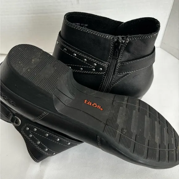 NEW TAOS BLACK METAL STUDED  LEATHER ANKLE BOOTS SZ 10