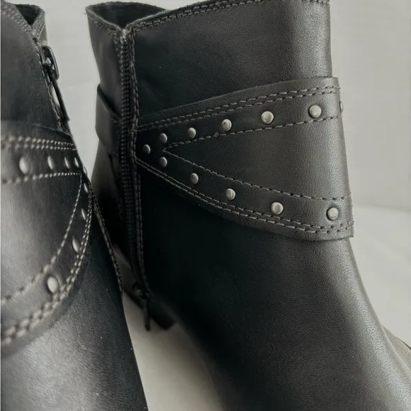 NEW TAOS BLACK METAL STUDED  LEATHER ANKLE BOOTS SZ 10