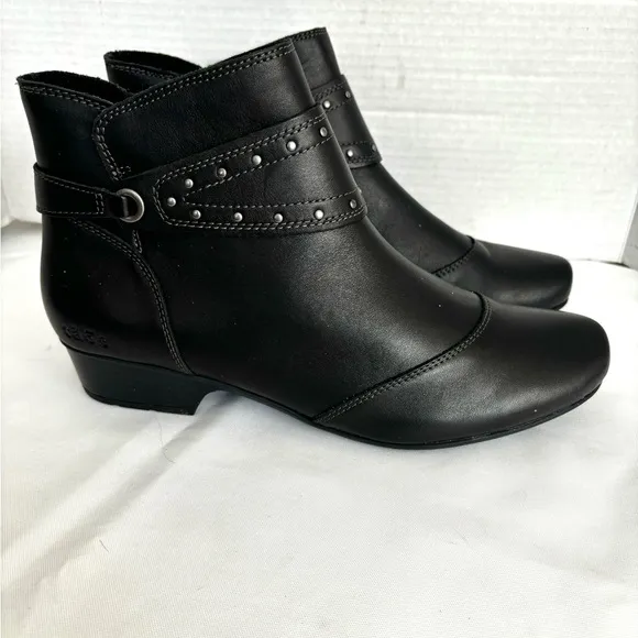 NEW TAOS BLACK METAL STUDED  LEATHER ANKLE BOOTS SZ 10