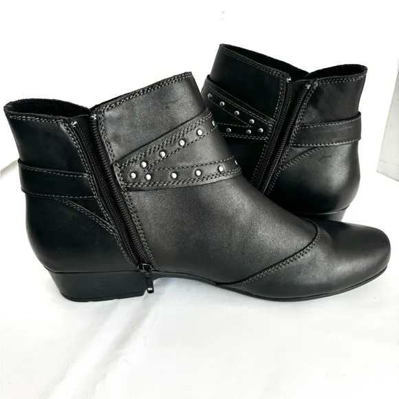 NEW TAOS BLACK METAL STUDED  LEATHER ANKLE BOOTS SZ 10