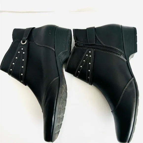 NEW TAOS BLACK METAL STUDED  LEATHER ANKLE BOOTS SZ 10
