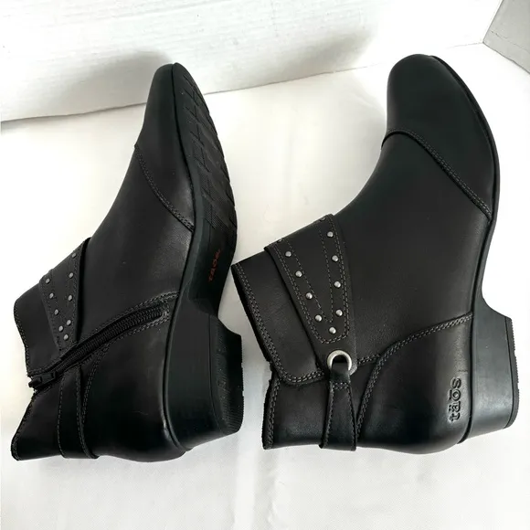 NEW TAOS BLACK METAL STUDED  LEATHER ANKLE BOOTS SZ 10
