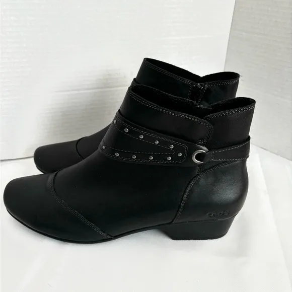 NEW TAOS BLACK METAL STUDED  LEATHER ANKLE BOOTS SZ 10