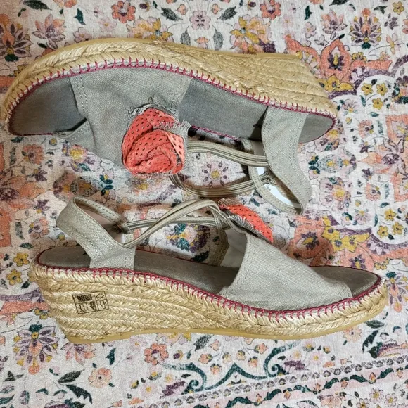 NEW TONI PONS Wedge Espadrille Sandals | Size 7.5 (EU 40)  | Flower Embellished