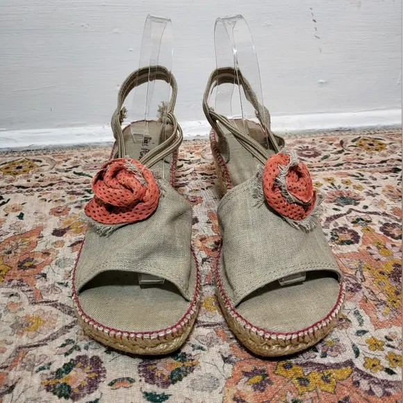 NEW TONI PONS Wedge Espadrille Sandals | Size 7.5 (EU 40)  | Flower Embellished