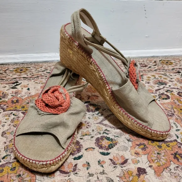NEW TONI PONS Wedge Espadrille Sandals | Size 7.5 (EU 40)  | Flower Embellished