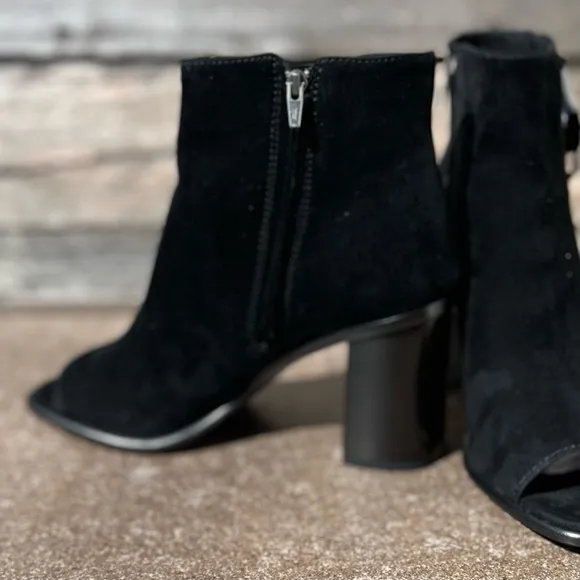 🌻NEW w/box Frye Amy Side Ghillie Black Suede Peep Toe Ankle Boots