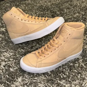 New Womens NIKE Refurbished Blazer MID ‘77 Premium in Vachetta Tan Leather