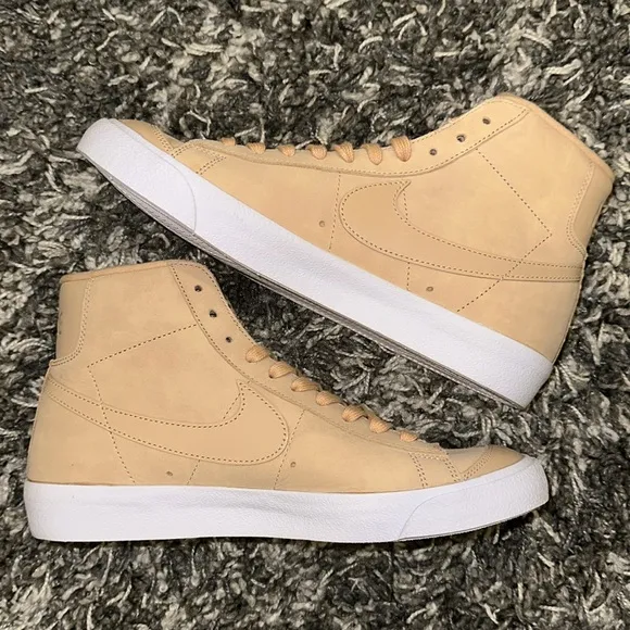 New Womens NIKE Refurbished Blazer MID ‘77 Premium in Vachetta Tan Leather