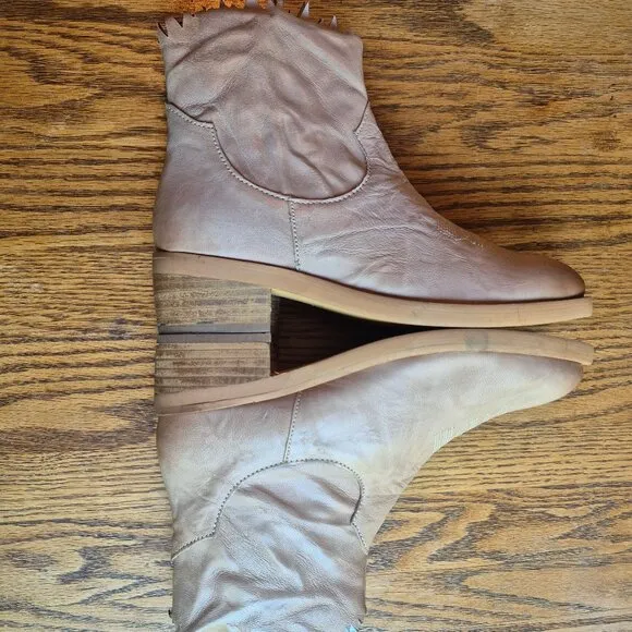 NIB BED STU ROAN Diabolic Leather Ankle Bootie Bone Size 7.5