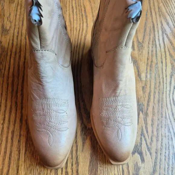 NIB BED STU ROAN Diabolical Leather Ankle Bootie Bone Size 7.5