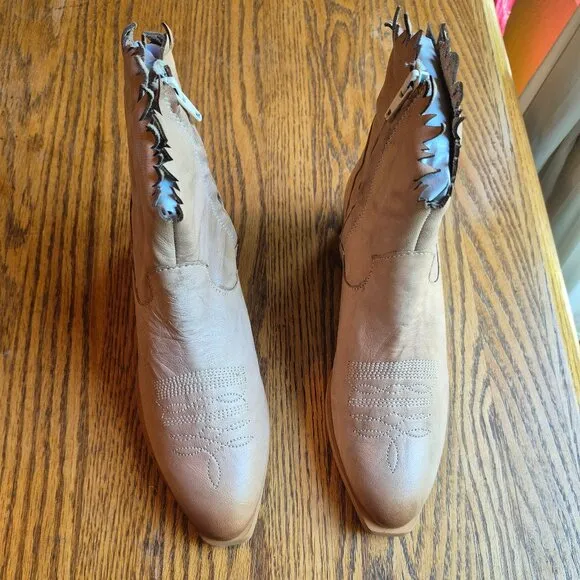 NIB BED STU ROAN Diabolical Leather Ankle Bootie Bone Size 7.5