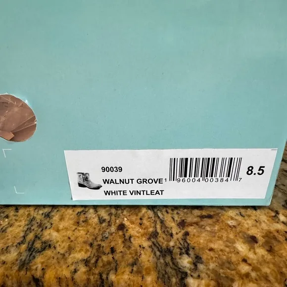 NIB - Diba True Walnut Grove Boots in Vintage White - Size 8.5