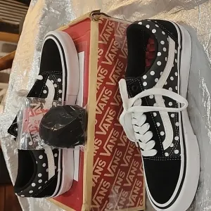 NIB Van's Baker Dollin Pro Skateboard Shoes