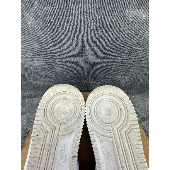 Nike Air Force 1 07 Shoes Mens Size 10.5 Triple White Basketball Street Sneakers
