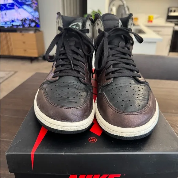 Nike Air Jordan 1 - High Mens - Army rust.