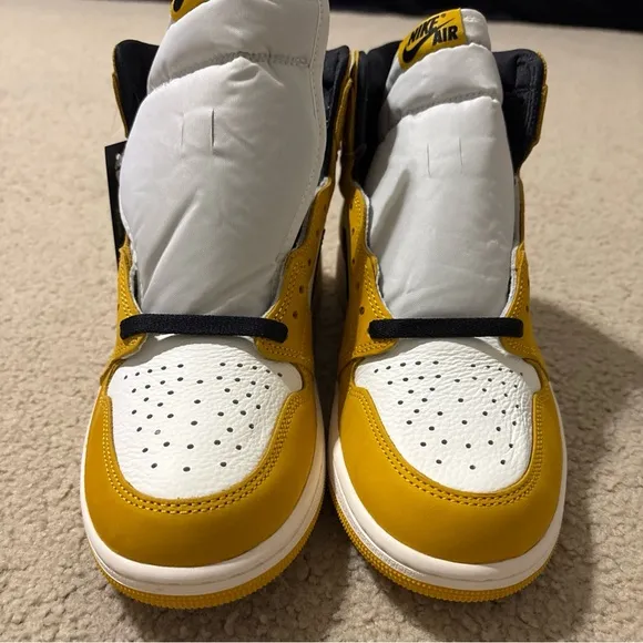 Nike Air Jordan 1 Men’s Size 10 Retro High OG Yellow Ochre DZ5485-701 Sneakers