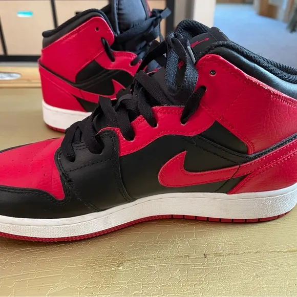 Nike Air Jordan 1 Mid “Banned 20/20” color way Black Red Retro Shoes no box