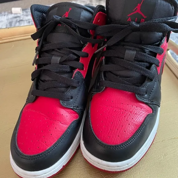 Nike Air Jordan 1 Mid “Banned 20/20” color way Black Red Retro Shoes no box