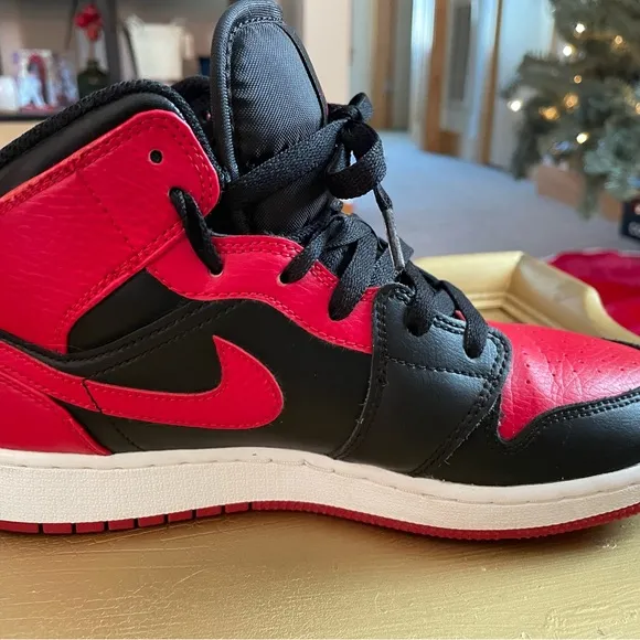 Nike Air Jordan 1 Mid “Banned 20/20” color way Black Red Retro Shoes no box