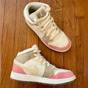 NIKE Air Jordan 1 Mid Pastel Grind Sneaker- Size Women's 6 / Youth 4.5