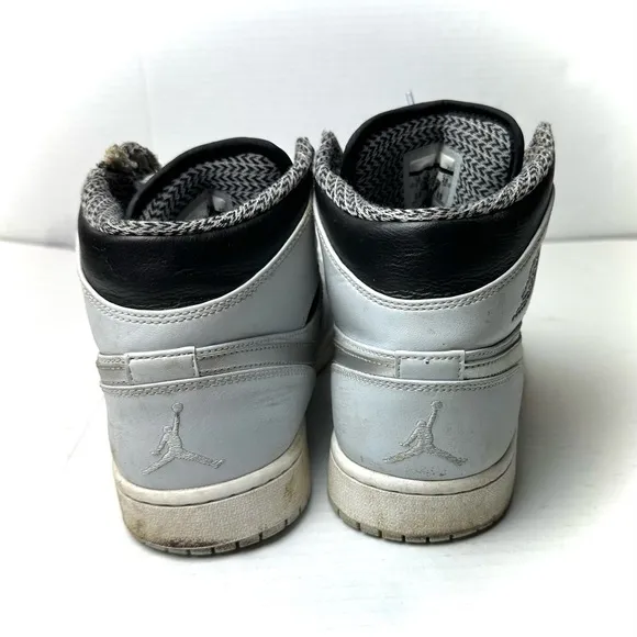 Nike Air Jordan 1 Retro Men's Size 10 US 554724-032 Wolf‎ Gray Athletic Shoes