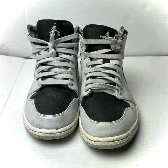 Nike Air Jordan 1 Retro Men's Size 10 US 554724-032 Wolf‎ Gray Athletic Shoes