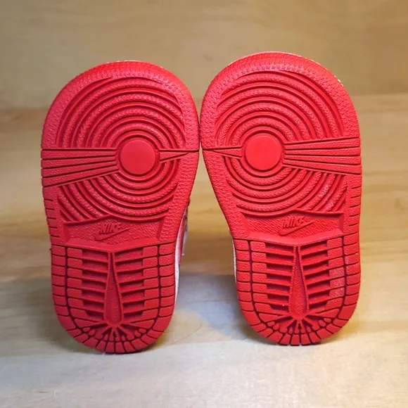 Nike Air Jordan 1 Retro Varsity Red Metallic Toddler Infant 2009 Vintage Shoes