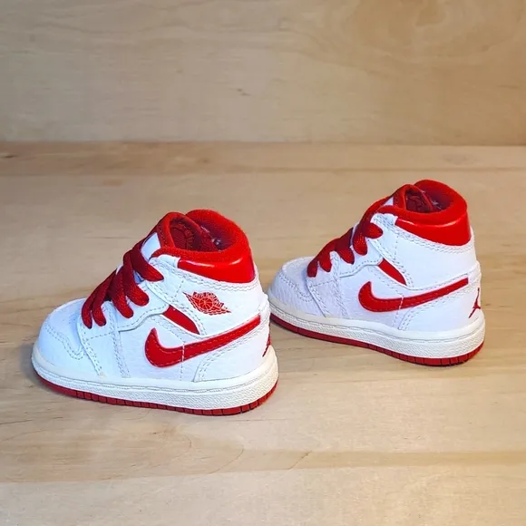 Nike Air Jordan 1 Retro Varsity Red Metallic Toddler Infant 2009 Vintage Shoes