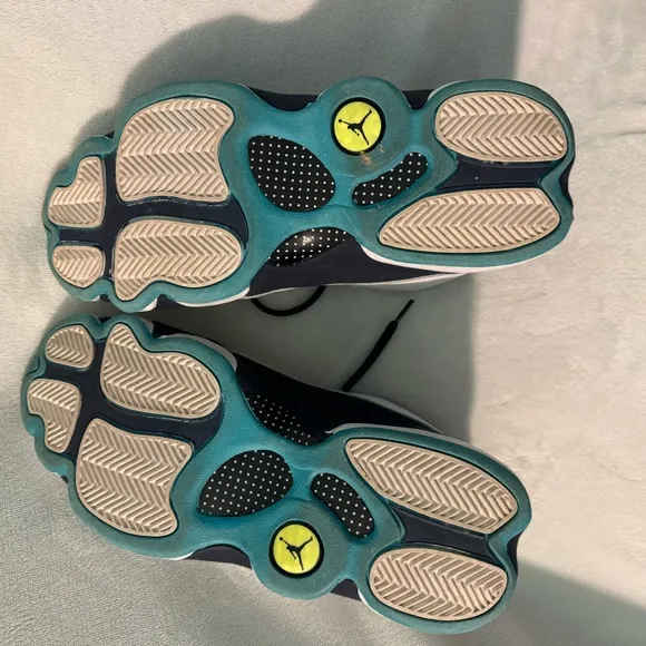 Nike Air Jordan 13 Retro Low Hornets 2015 - White/Silver/Mid Navy - Size 9.5