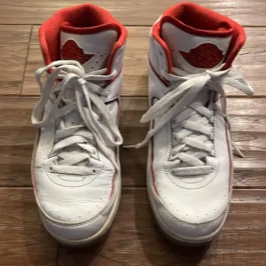 Nike Air Jordan 2 Retro Chicago Home HighTops Size 6.5Y