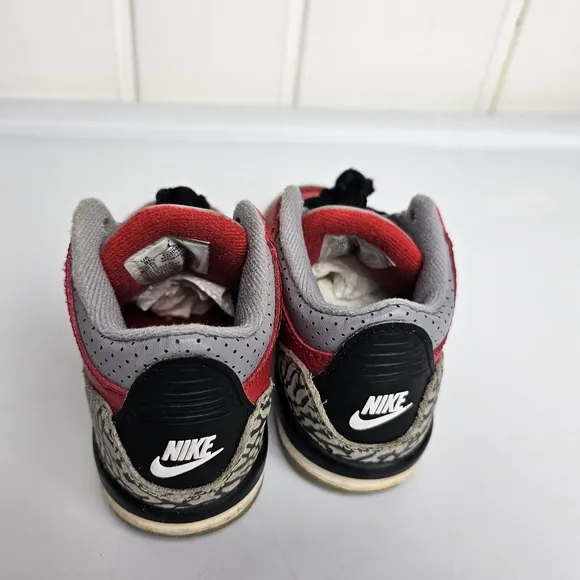Nike Air Jordan 3 Retro Boys Size 9C Red Gray Athletic Basketball Shoes