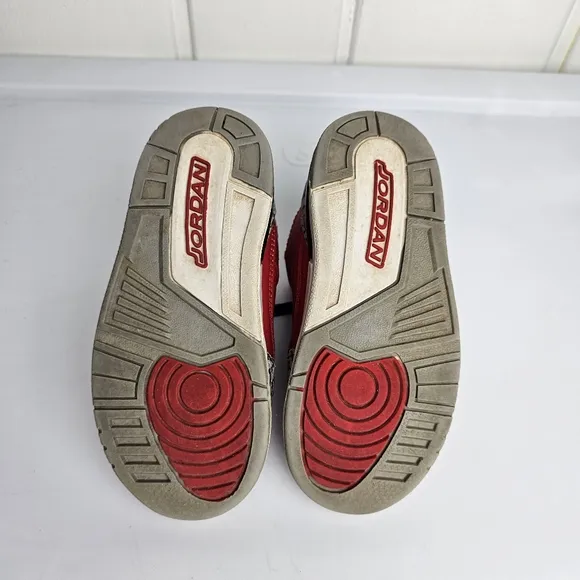 Nike Air Jordan 3 Retro Boys Size 9C Red Gray Athletic Basketball Shoes