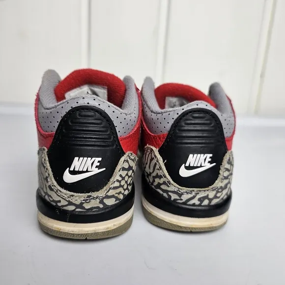 Nike Air Jordan 3 Retro Boys Size 9C Red Gray Athletic Basketball Shoes