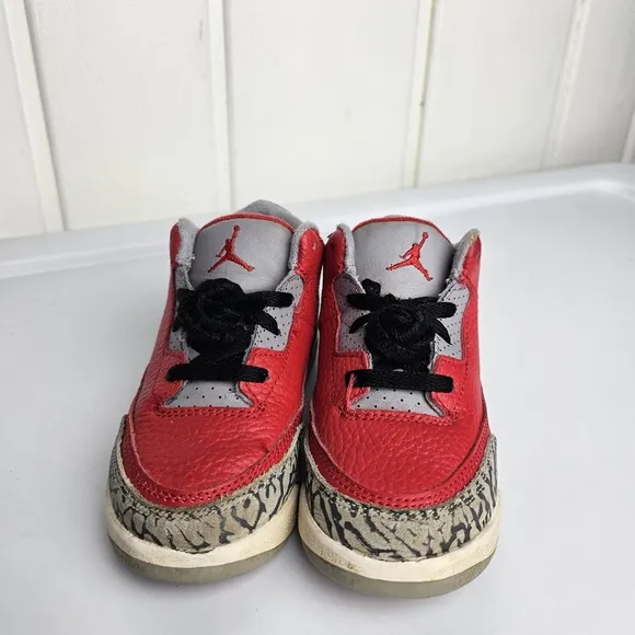 Nike Air Jordan 3 Retro Boys Size 9C Red Gray Athletic Basketball Shoes
