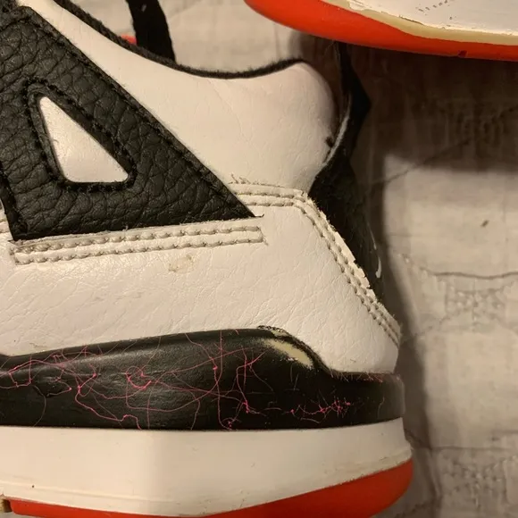 Nike air Jordan 4 retro white/black/crimson. Size 3Y