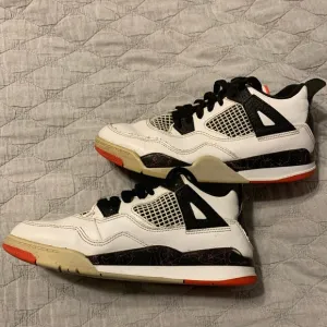 Nike air Jordan 4 retro white/black/crimson. Size 3Y