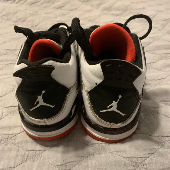 Nike air Jordan 4 retro white/black/crimson. Size 3Y