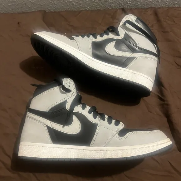 Nike Air Jordan Retro 1 High Shadow 2.0 fits ladies size 11