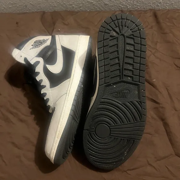 Nike Air Jordan Retro 1 High Shadow 2.0 fits ladies size 11