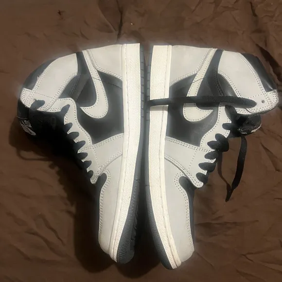 Nike Air Jordan Retro 1 High Shadow 2.0 fits ladies size 11
