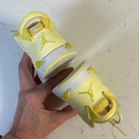 Nike Air Jordan Retro 6 Citron Tint Dynamic Yellow 645127-800 Size 5C Toddler