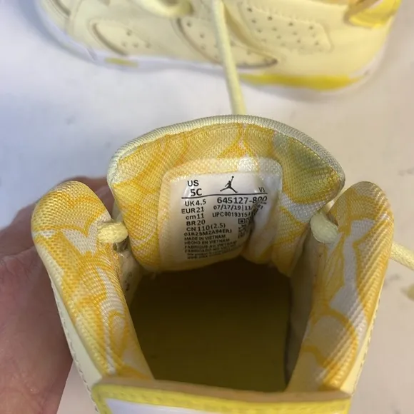 Nike Air Jordan Retro 6 Citron Tint Dynamic Yellow 645127-800 Size 5C Toddler