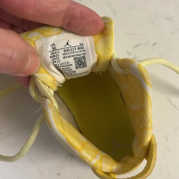 Nike Air Jordan Retro 6 Citron Tint Dynamic Yellow 645127-800 Size 5C Toddler