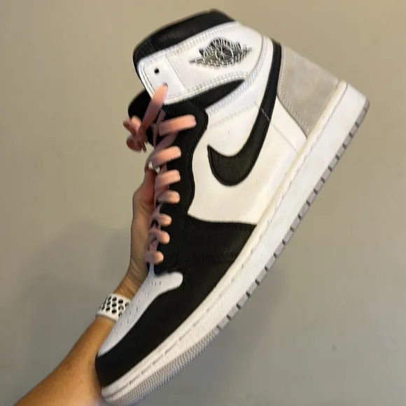 Nike Air Jordan Retro High OG Bleached Coral Shoes
