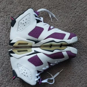 Nike Air Jordan VI 6 Retro White Bright Grape GS 7Y Women’s 8.5